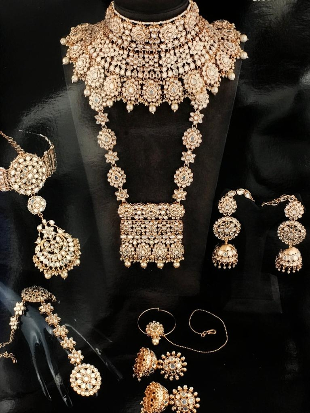 ORNAMENT SET