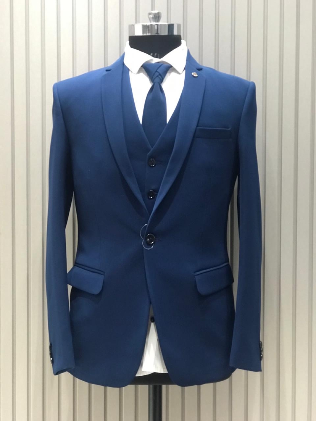SUIT