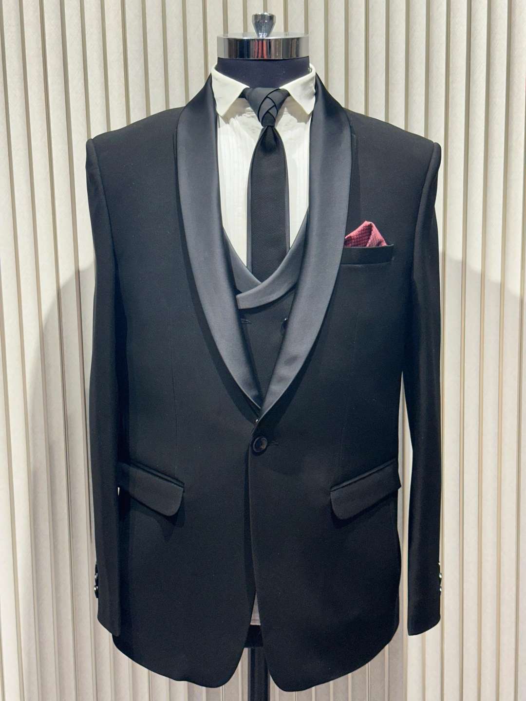 SUIT