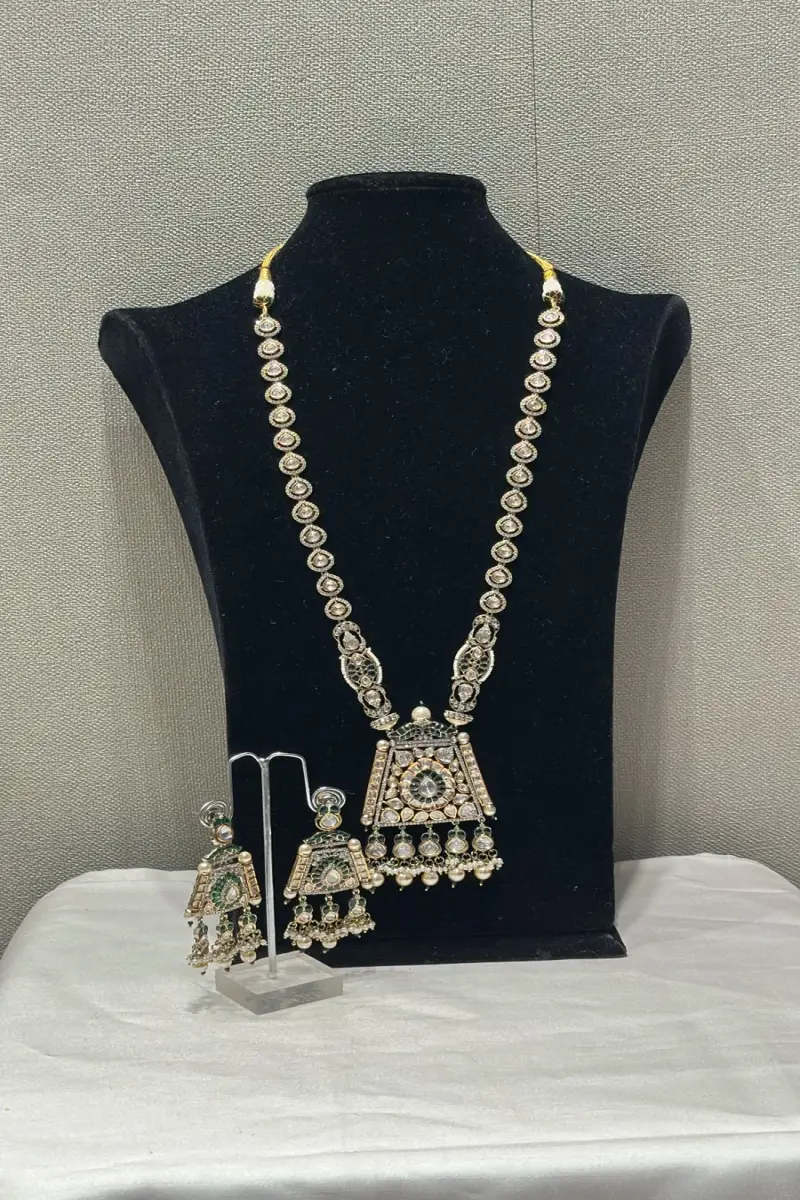 ORNAMENT SET