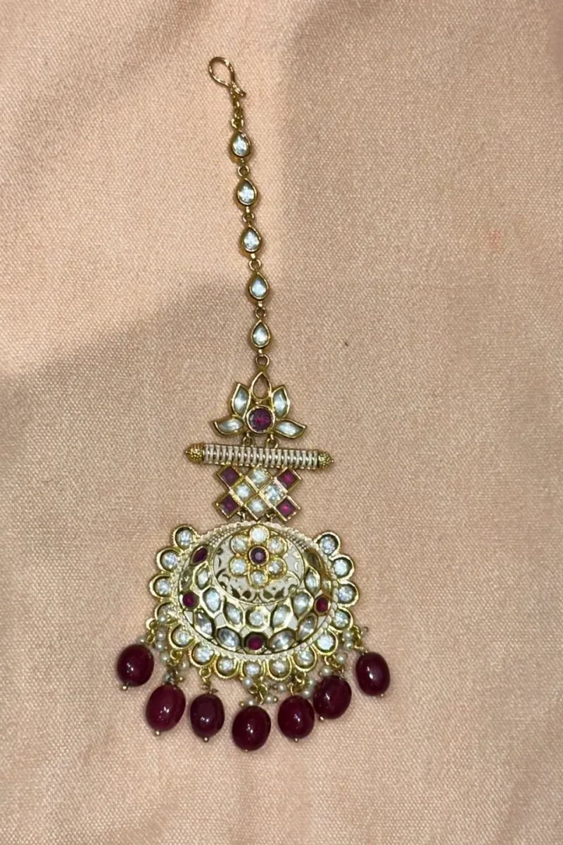 MAROON MANGTIKKA
