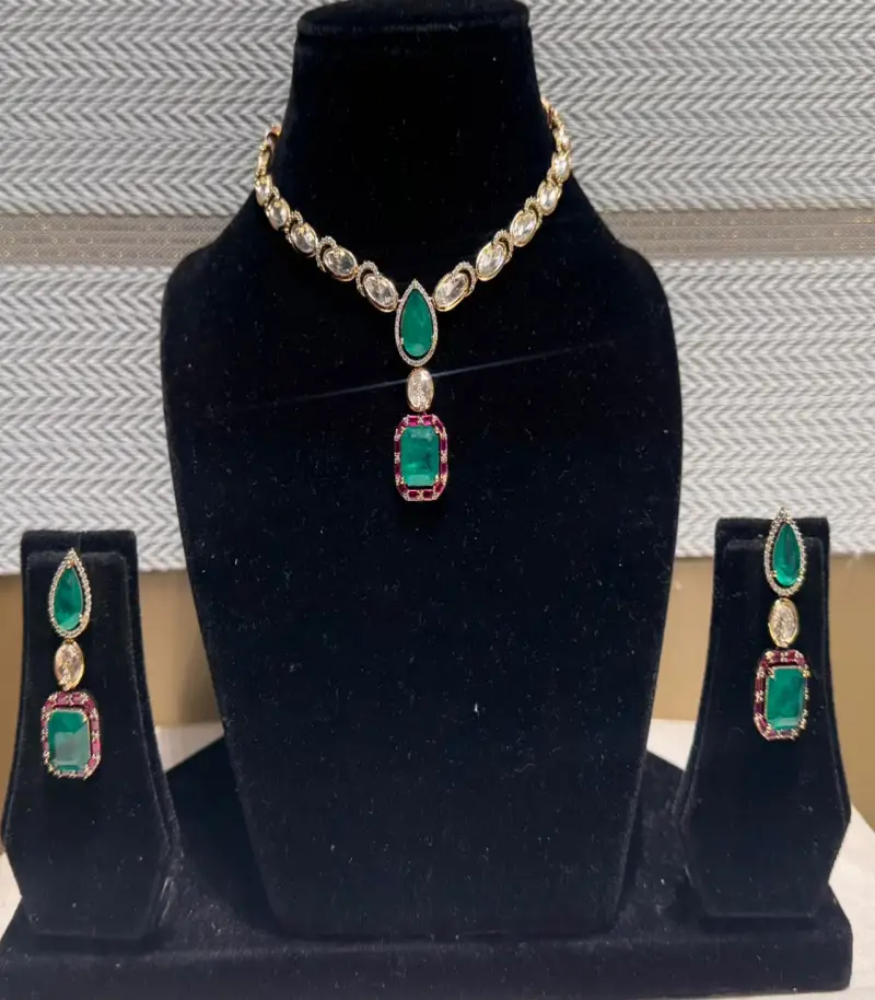 ORNAMENT SET