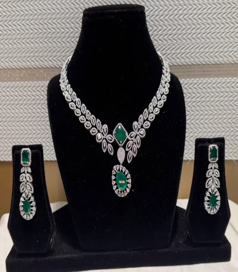 ORNAMENT SET