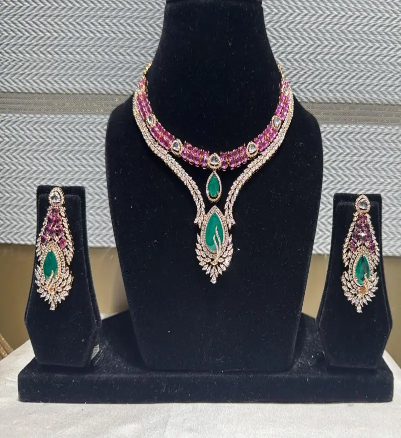 ORNAMENT SET