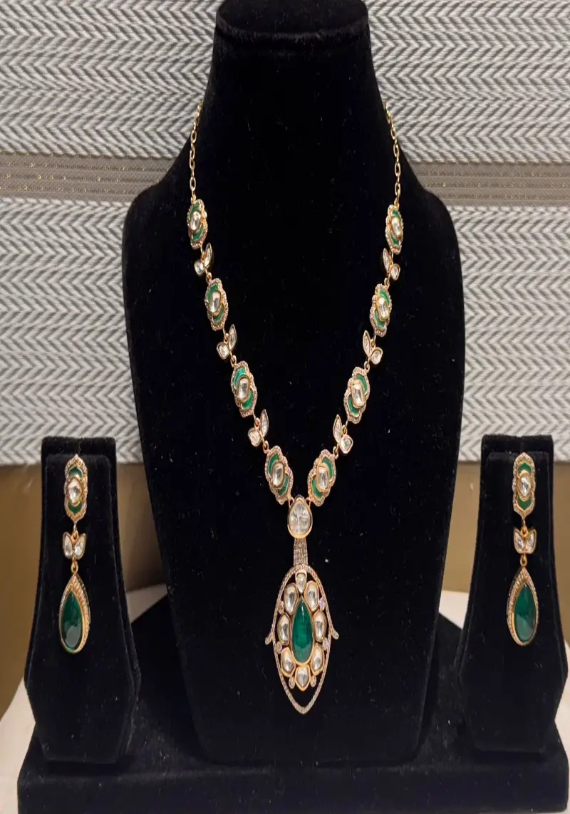 ORNAMENT SET