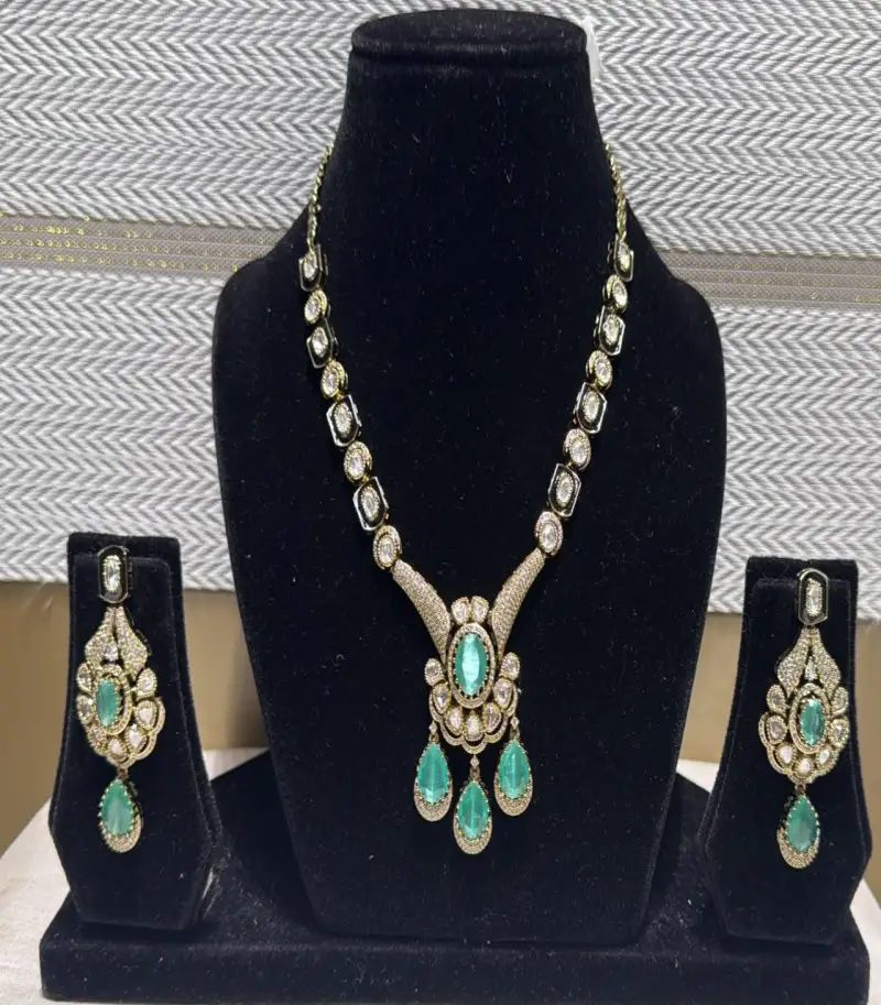 ORNAMENT SET