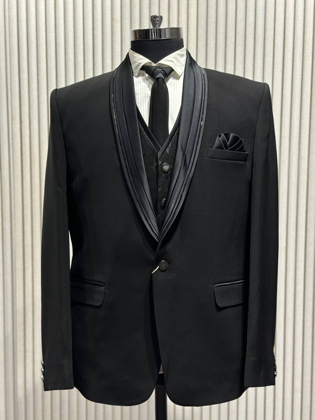 SUIT