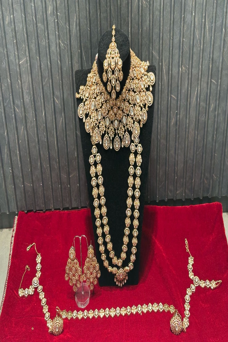 ORNAMENT SET