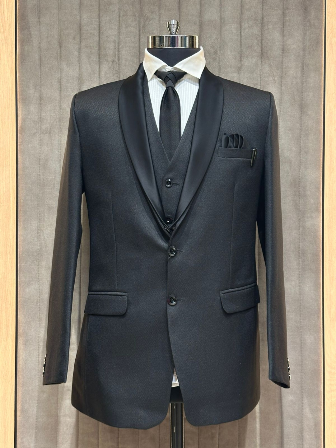 SUIT